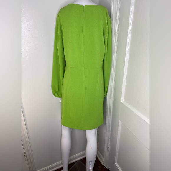 JUST…TAYLOR NWT Vibrant Lime Green V-Neck Dress - Picture 7 of 7